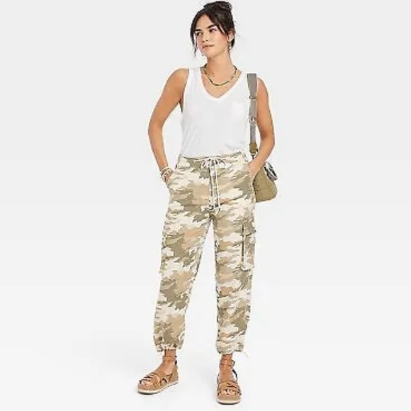 UNIVERSAL THREAD 100% Lyocell Camo Camouflage Soft Cargo Pants Size 4 - Picture 2 of 11